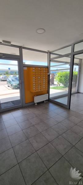 PREDAJ JEDINEČNÉHO 2 IZBOVÉHO BYTU S VLASTNÝM PARKOVANÍM